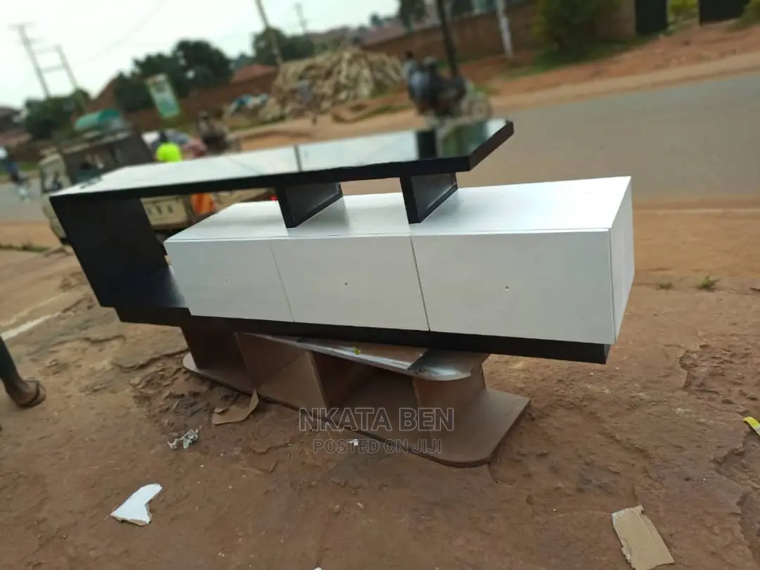 Black and White Glassed Tv Stand