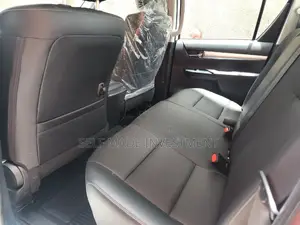 Toyota Hilux 2022 White