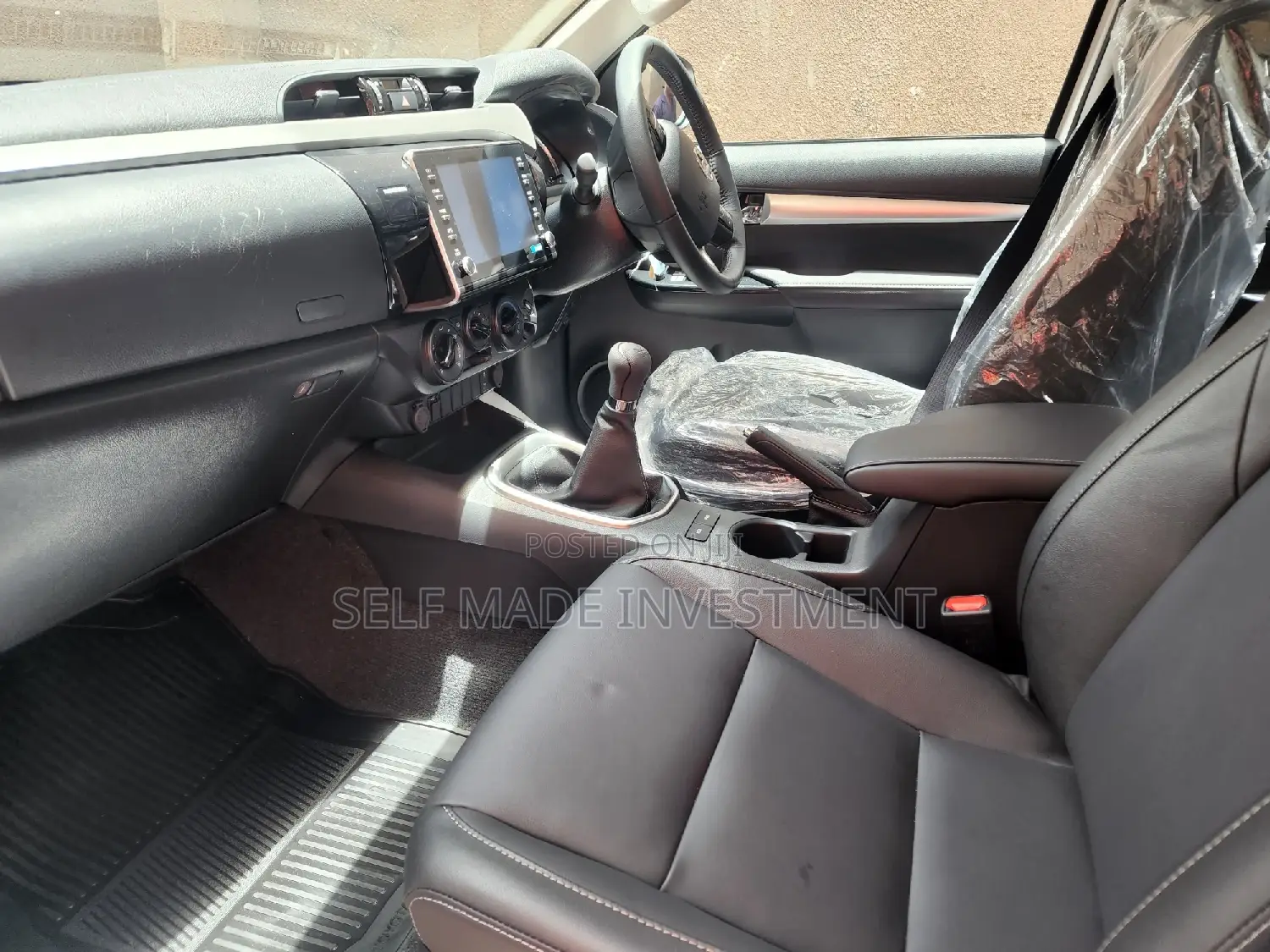 Toyota Hilux 2022 White