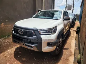 Toyota Hilux 2022 White