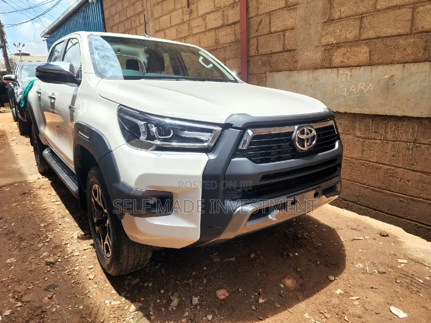 Toyota Hilux 2022 White