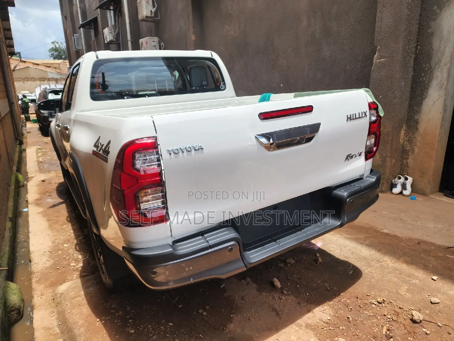 Toyota Hilux 2022 White