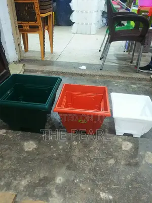 Squared Plastic Flower Pots