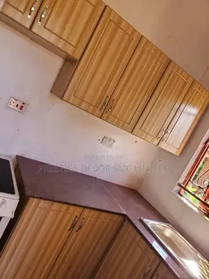Kitchen/ Kitchen Cabnets and Mable