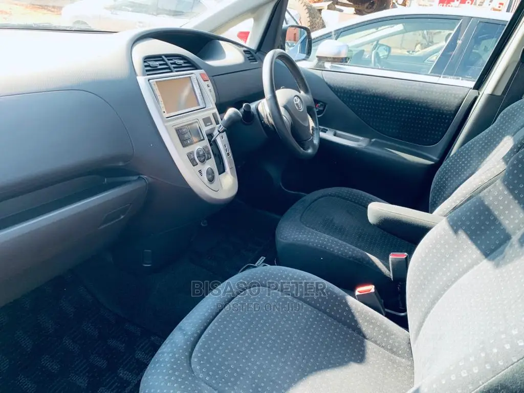 Toyota Ractis 2009 Black