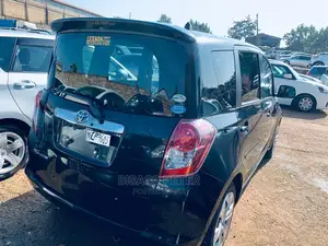 Toyota Ractis 2009 Black
