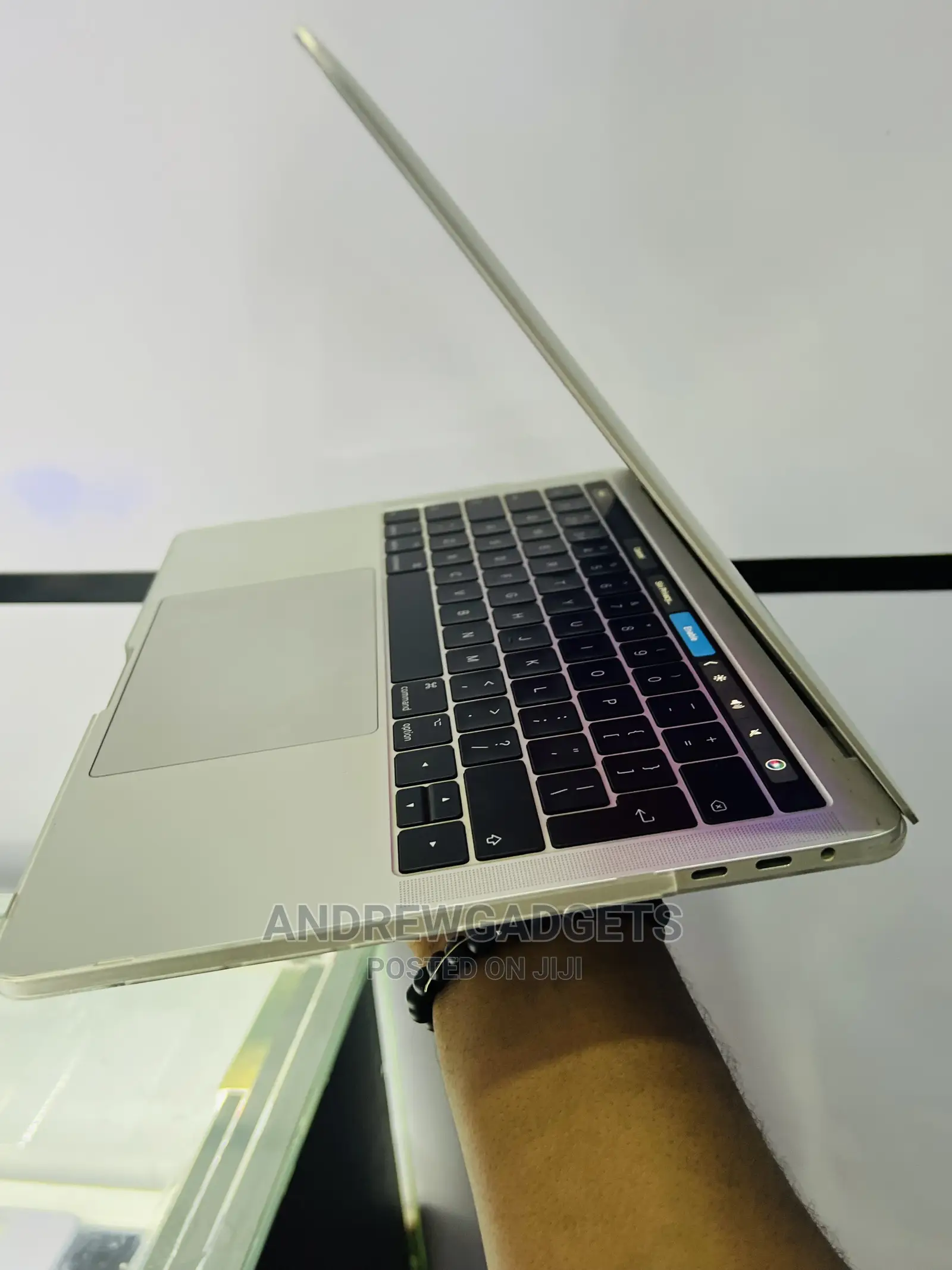 Laptop Apple MacBook Pro 8GB Intel Core I5 SSD 512GB