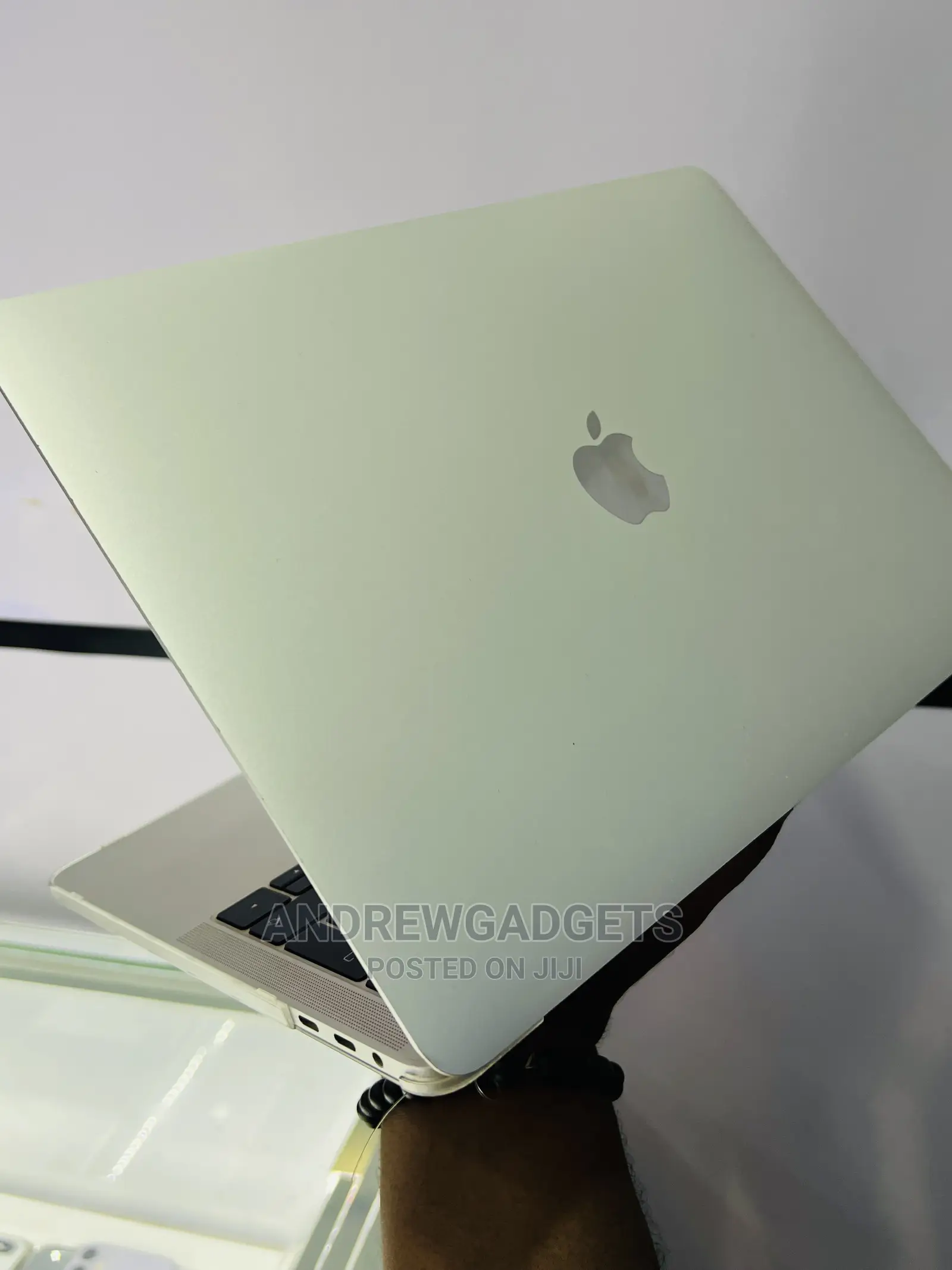 Laptop Apple MacBook Pro 8GB Intel Core I5 SSD 512GB