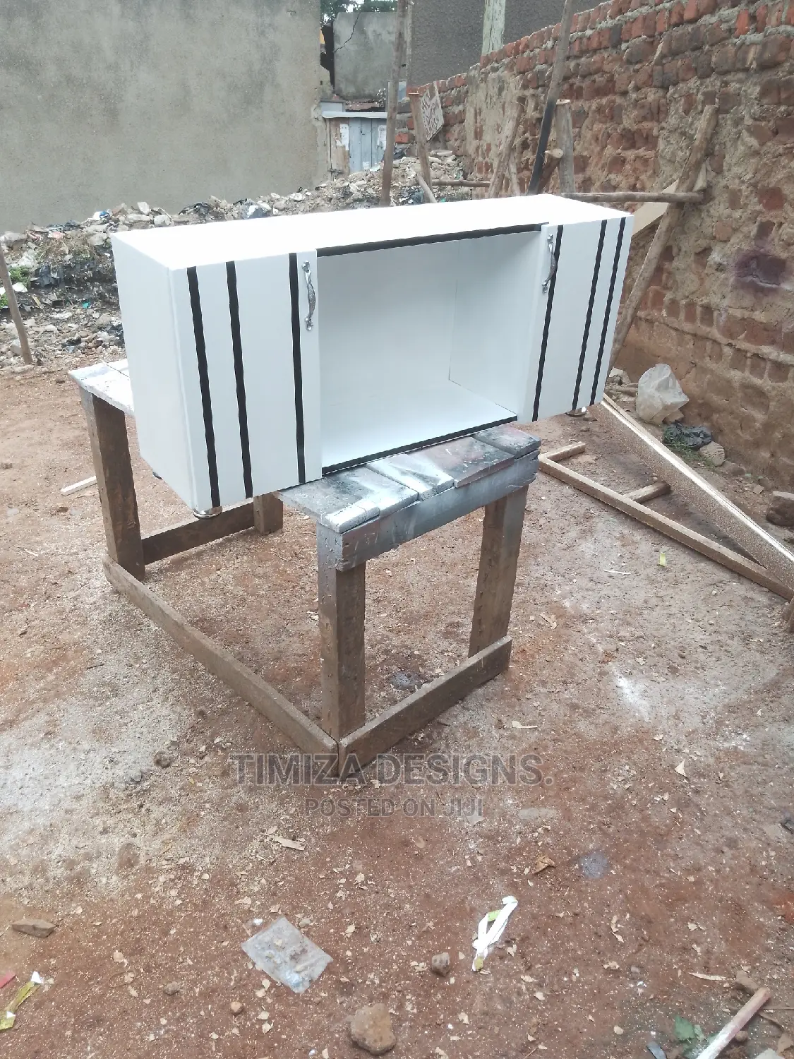 Nice TV Stand