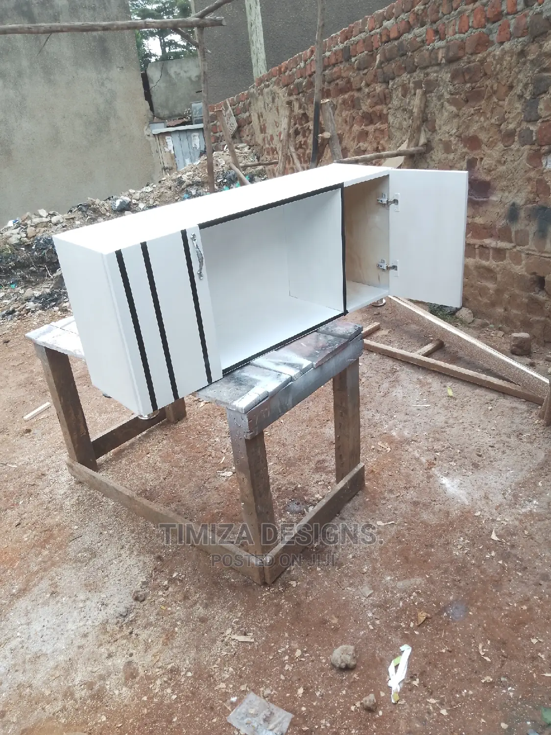 Nice TV Stand