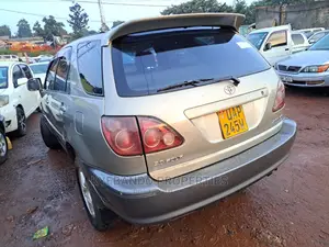 Toyota Harrier 3.0 V6 1999 Gold