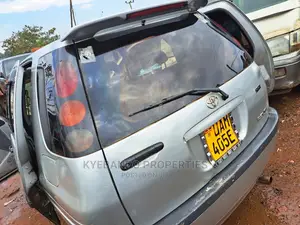 Toyota Raum 1.5 FWD 1999 Silver