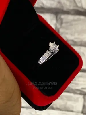 Engagement Rings Available at a Good and Fair Price
