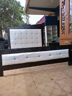 5*6 Bed Black and White Leather