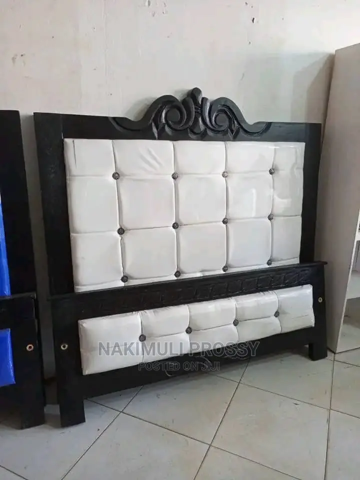 4*6 Bed Leather White and Black