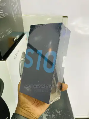 New Samsung Galaxy S10 128 GB Blue