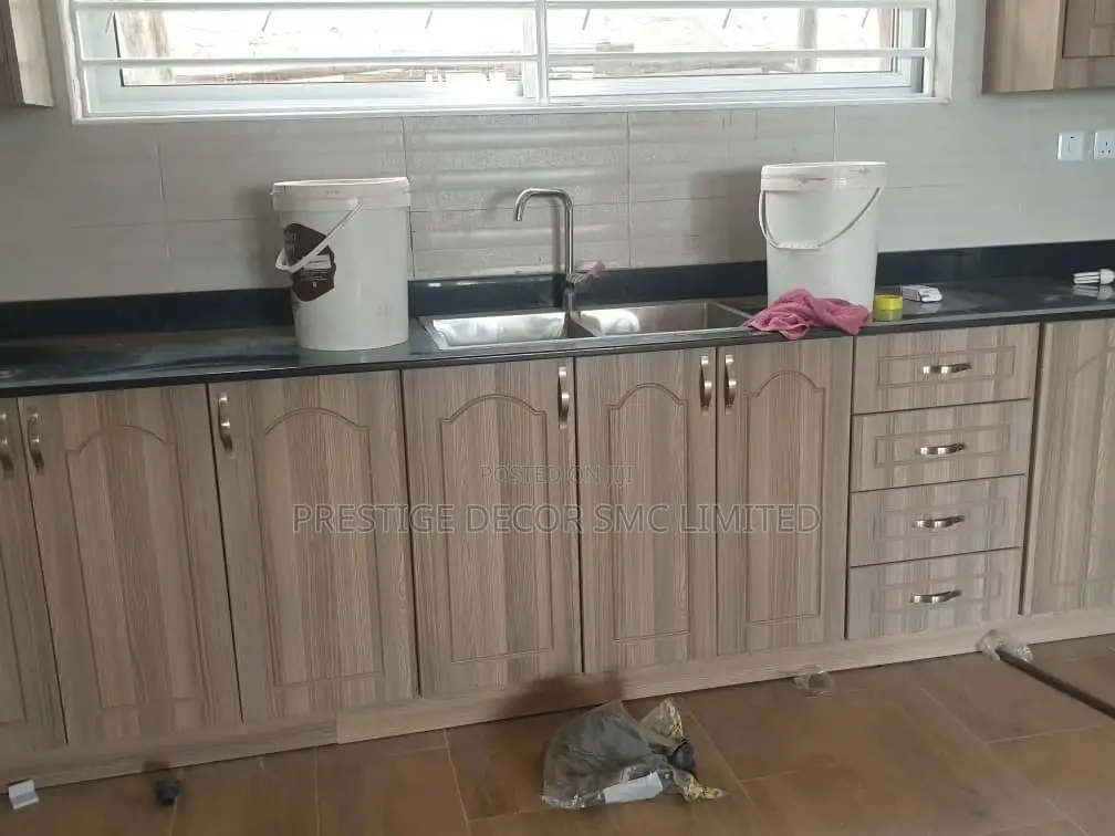 Kisasi Kitchen Cabinet Yy3