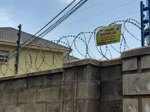 Electric Fence System With Razor Wire