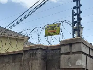 Electric Fence System With Razor Wire
