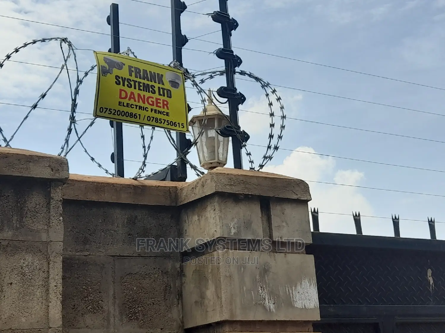 Electric Fence System With Razor Wire