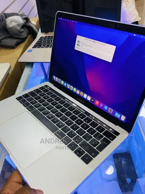 Laptop Apple MacBook Pro 2017 8GB Intel Core i5 SSD 512GB