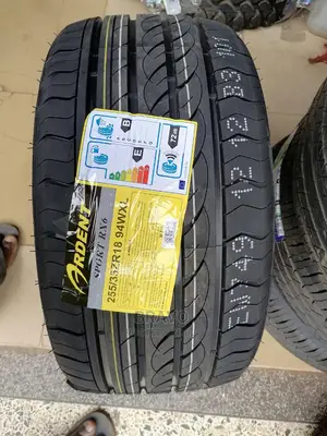 255/35r18 Tire