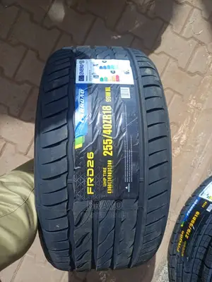 255/40r18 Low Profile Tire