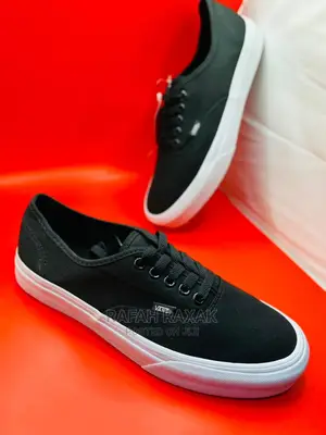 Original Classy Black/White Van's Off the Wall