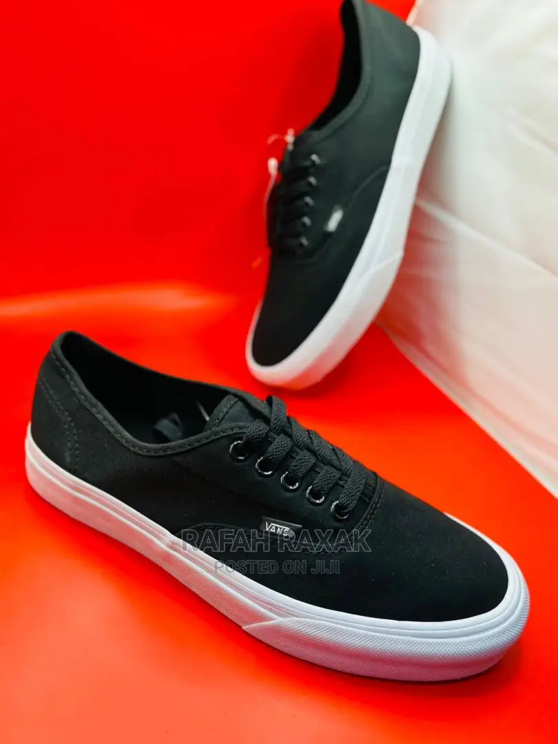 Original Classy Black/White Van's Off the Wall