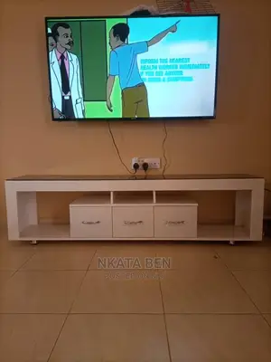 White Glassed Tv Stand