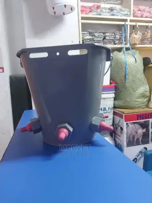 5 Nipple Feeding Bucket