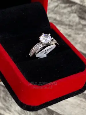 Engagement Rings Available With the Ring Box