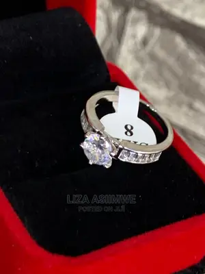 Engagement Rings Available With the Ring Box