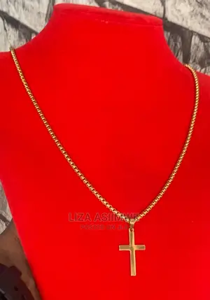 Simple Men’S Necklaces Available With the Cross Pendant