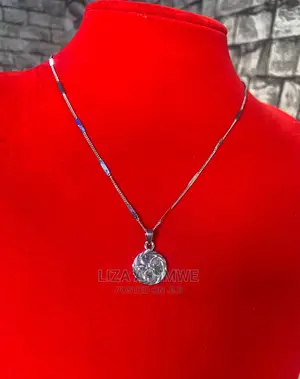 Simple Lady’S Necklaces Available