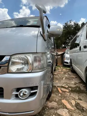Toyota Grand HiAce 2009 Silver