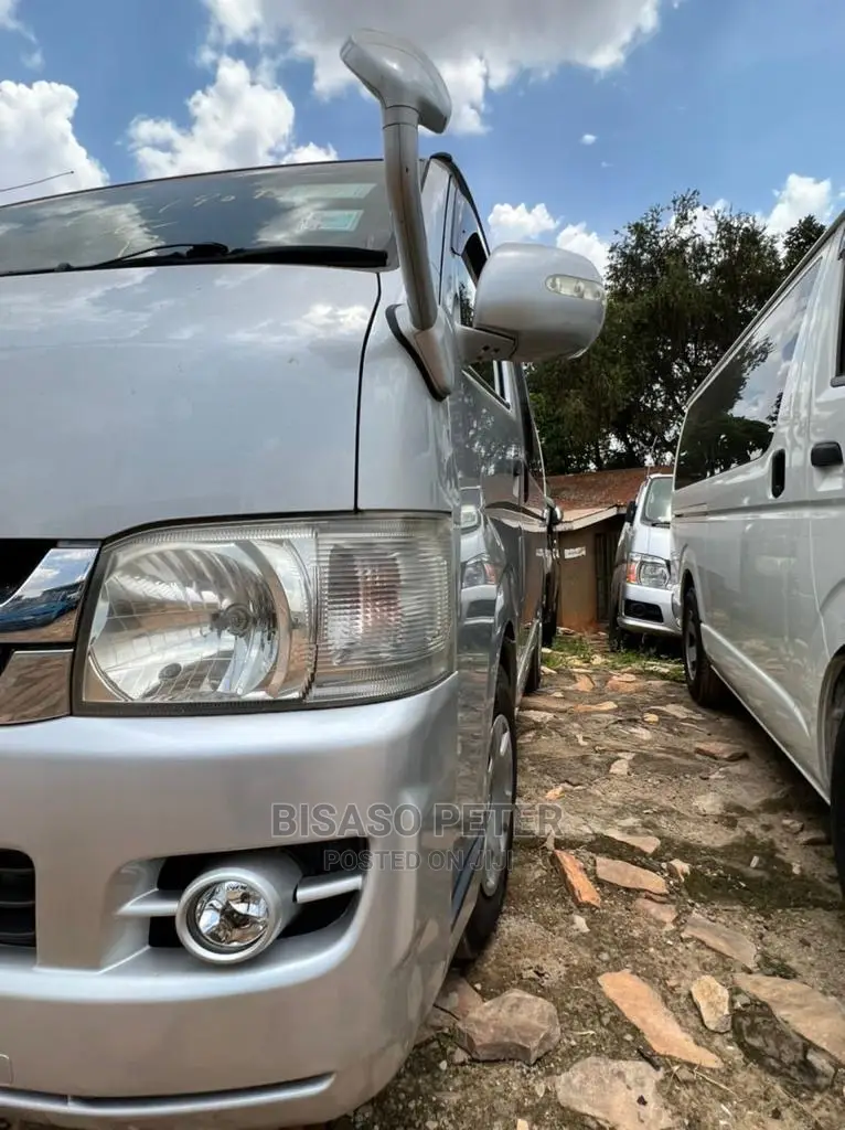 Toyota Grand HiAce 2009 Silver