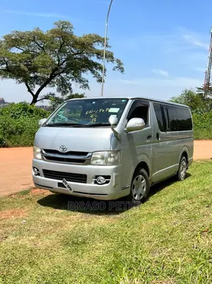 Toyota Grand HiAce 2009 Silver
