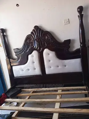 Leather Bed White and Black 5*6 Long Poles