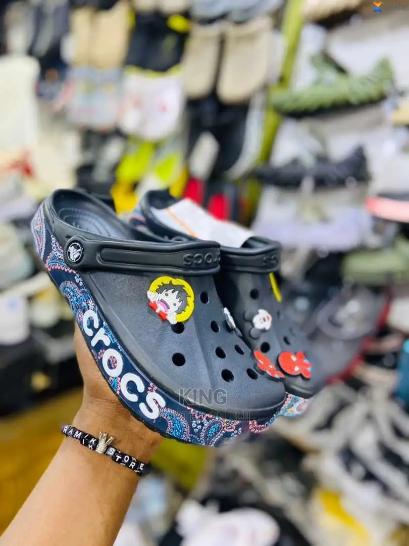 Fashionable Vivid Crocs
