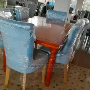 Beautiful 4 Seater Dinning Set