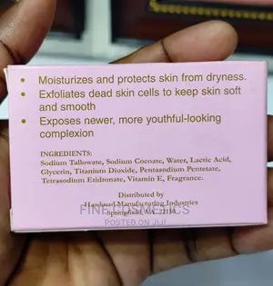 Clear N Smootht Complexion Smoothing Soap With Vitamin E 85G