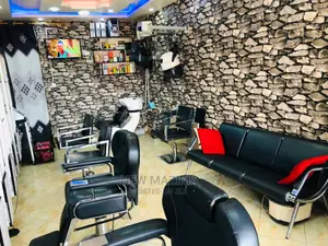 Very Busy Unisex Saloon Onsale in Heart of Makindye Centre
