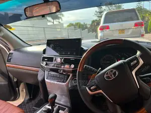 Landcruiser V8 for Hire. Selfdrive