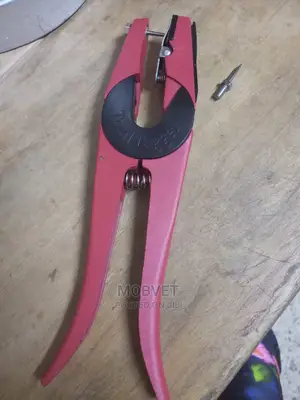 Universal Ear Tag Applicator and Pins