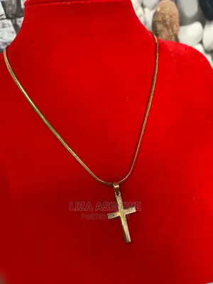 Men’S Simple Necklaces Available With a Cross Pendant