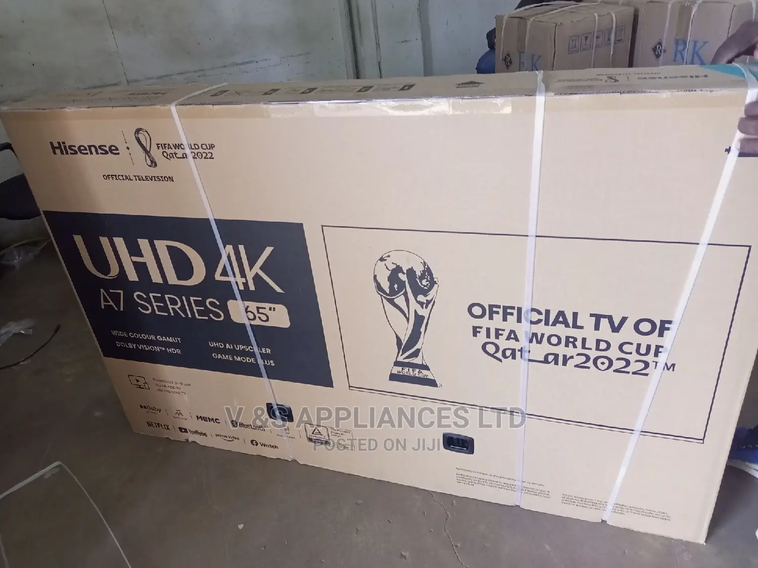 65 UHD Smart Hisense Tv