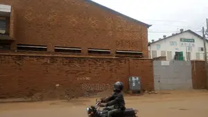 Private Warehouse