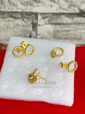 Simple Lady Earpins Available