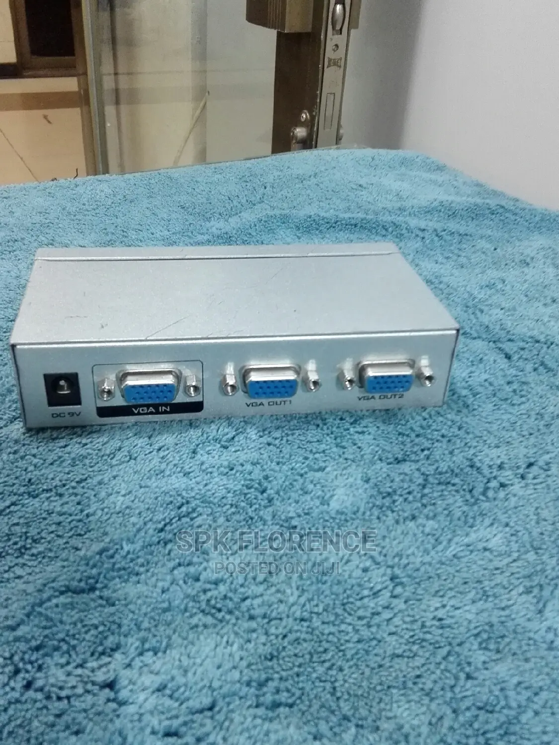MT- Viki 2 Port VGA Splitter